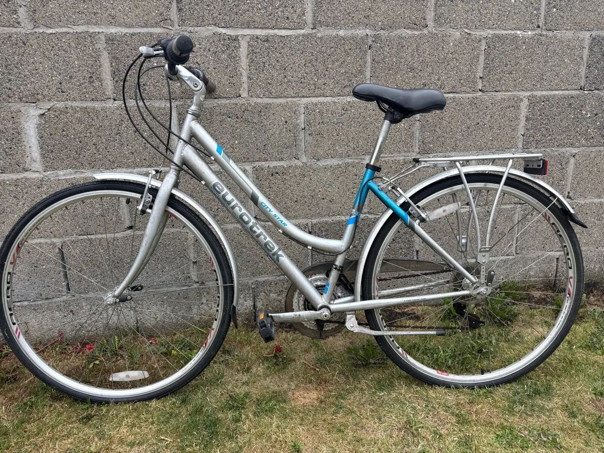 Ladies and gents bicycle - Image 2