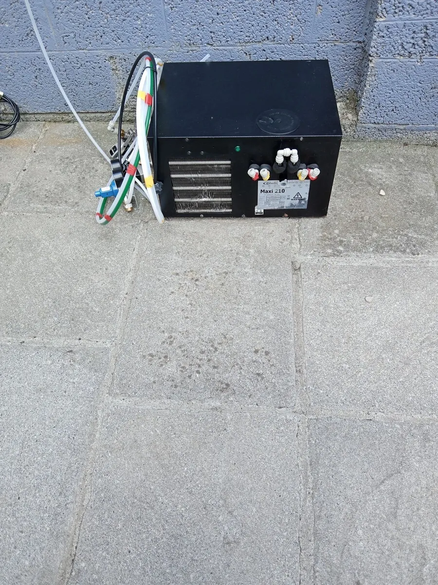 Beer cooler and taps - Image 2