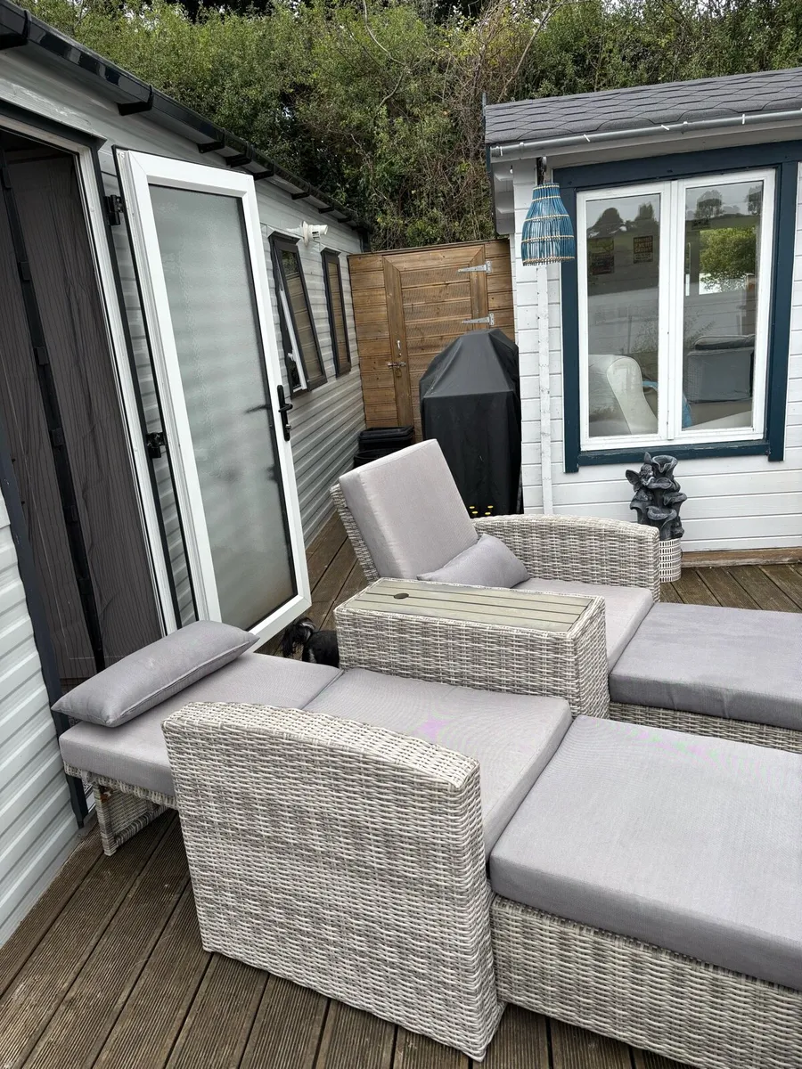 Rattan 2 seater PRICE DROP ! - Image 1