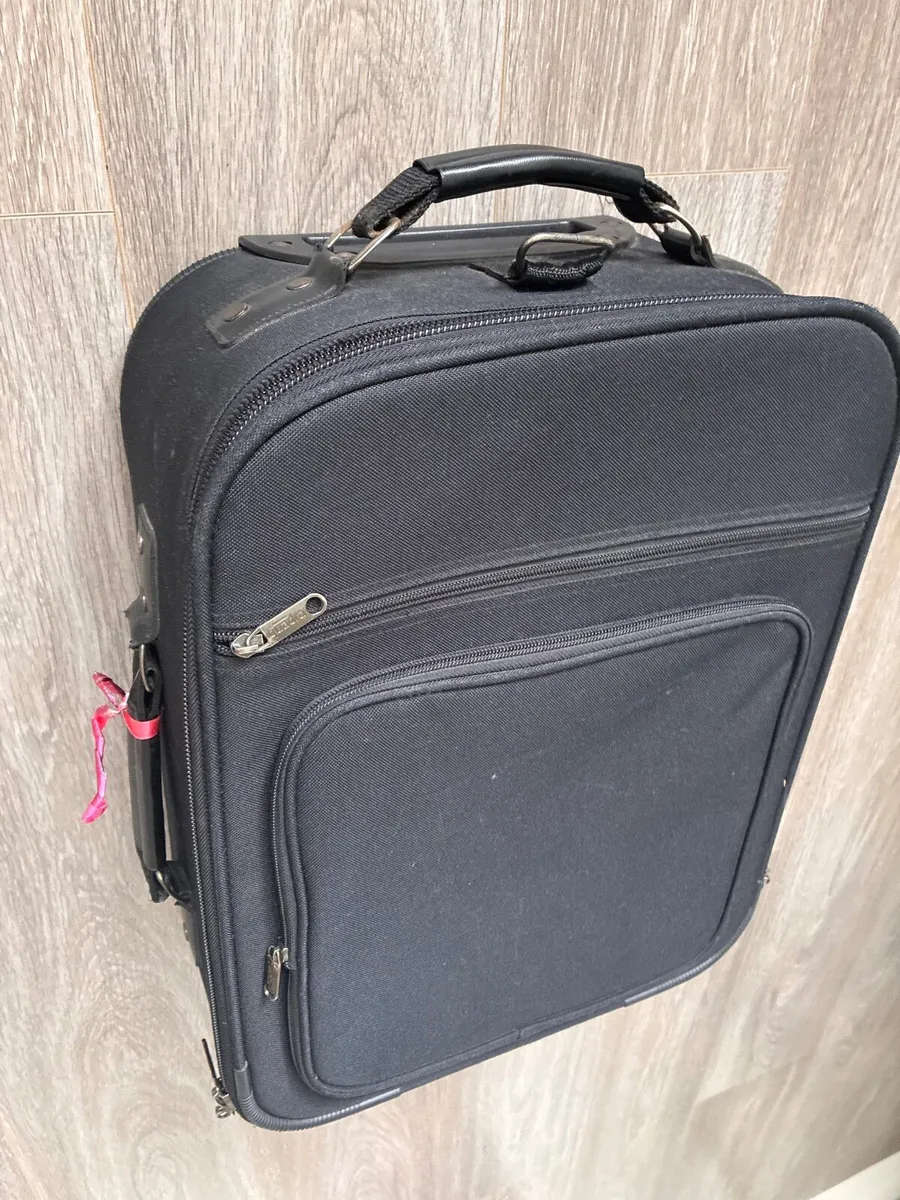 Classic black softshell cabin suitcase - Image 1