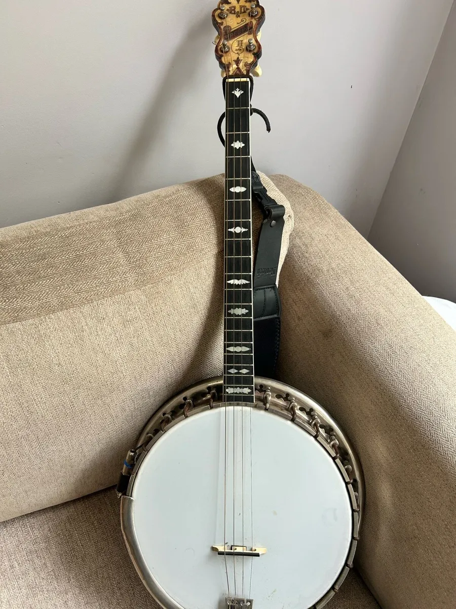 Tenor Banjo - Image 1
