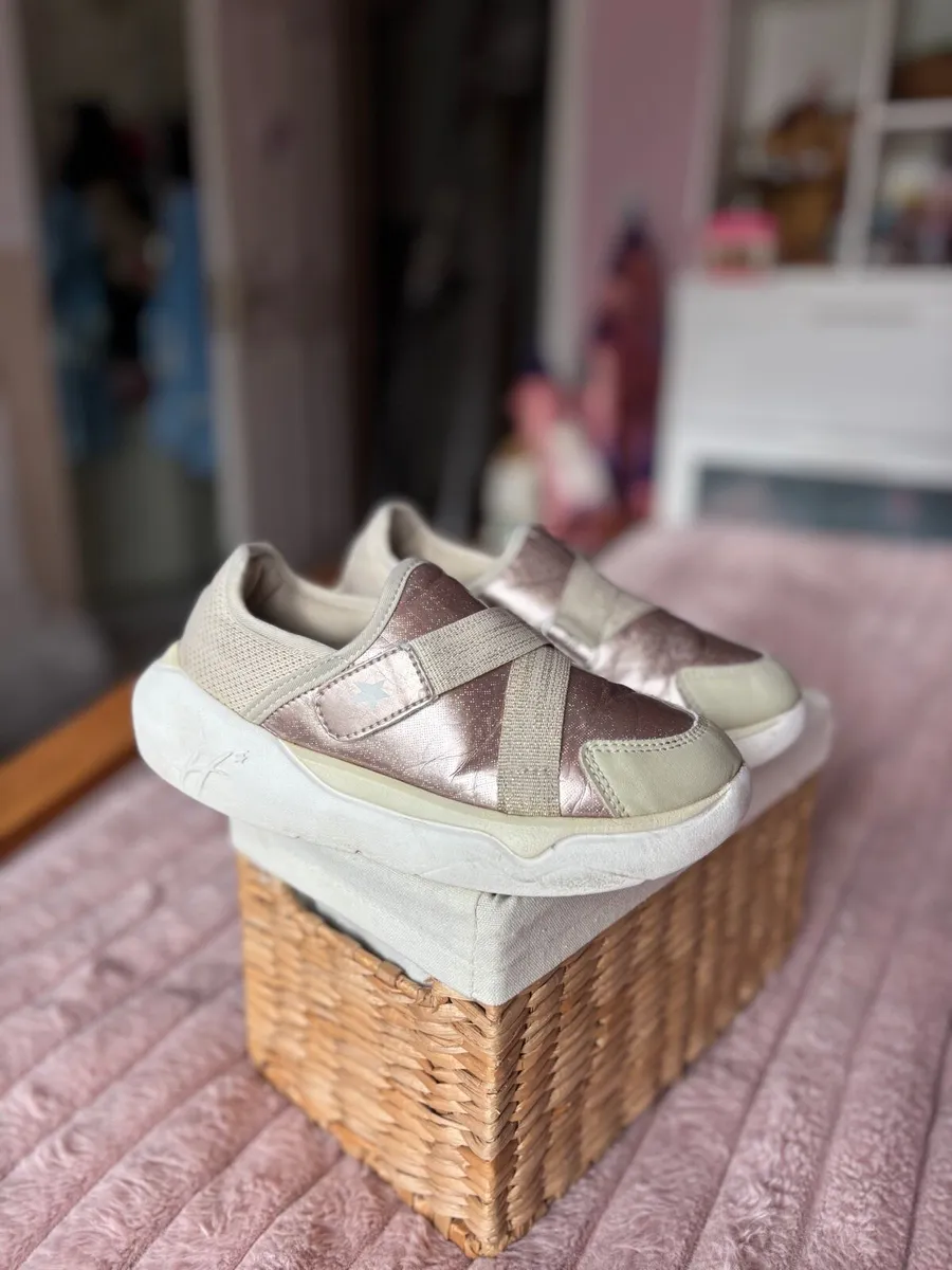 UK 13 girls trainers - Image 1
