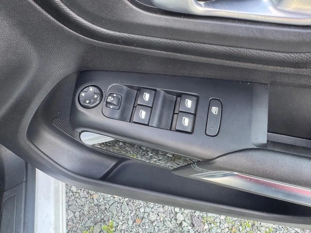 Car - Image 2