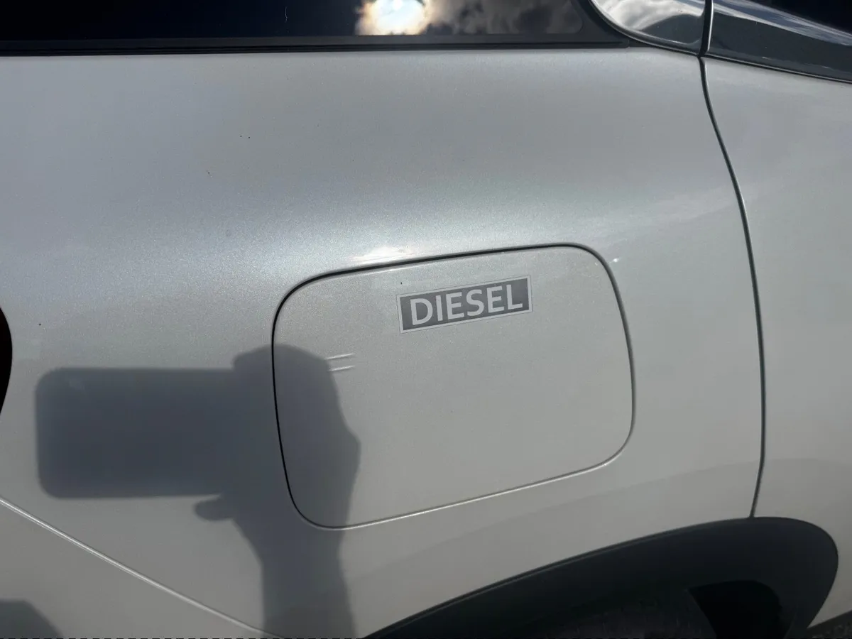 Car - Image 3