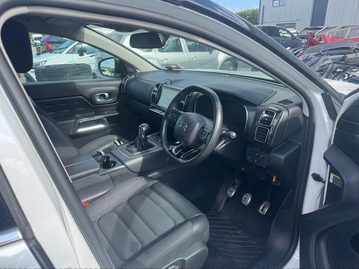 Car - Image 4