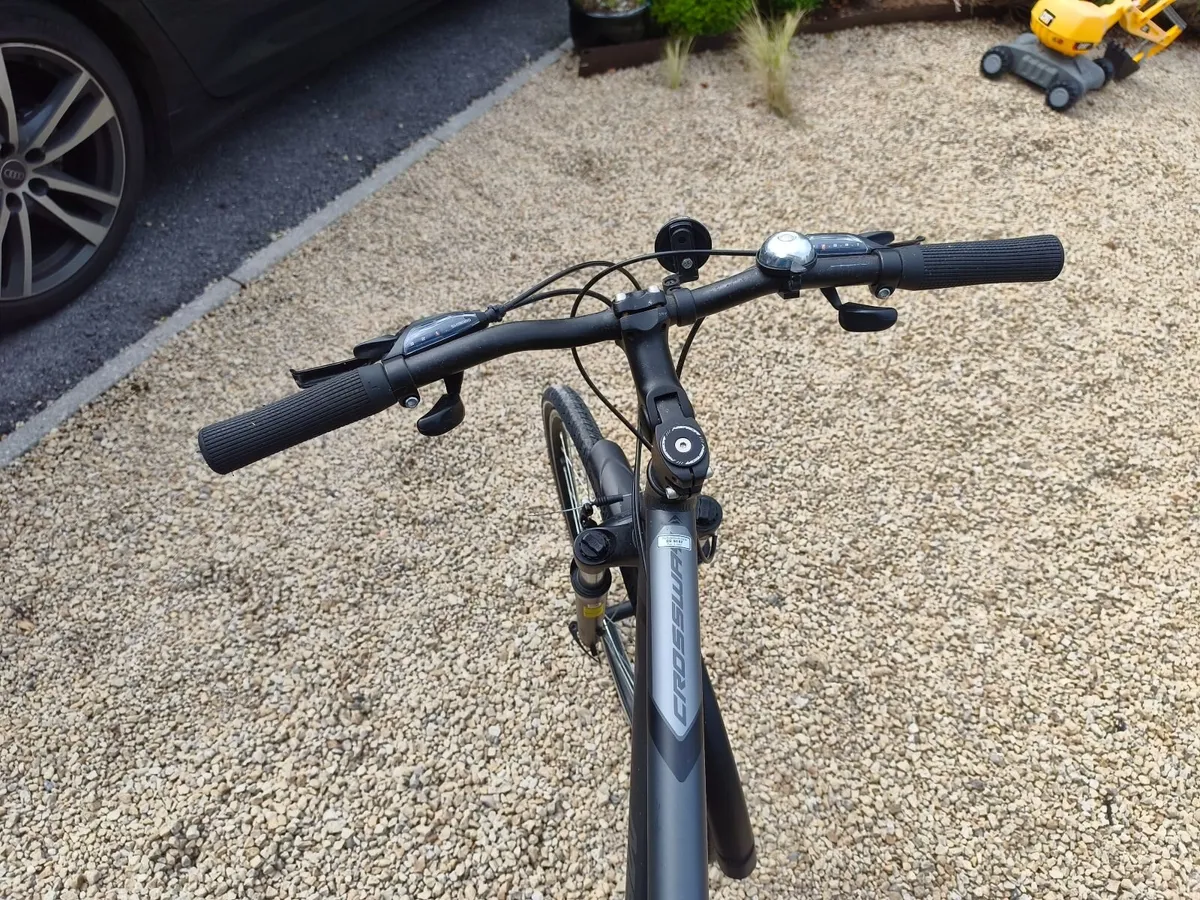 Merida Crossway Hybrid Bike - Excellent Condition - Image 2