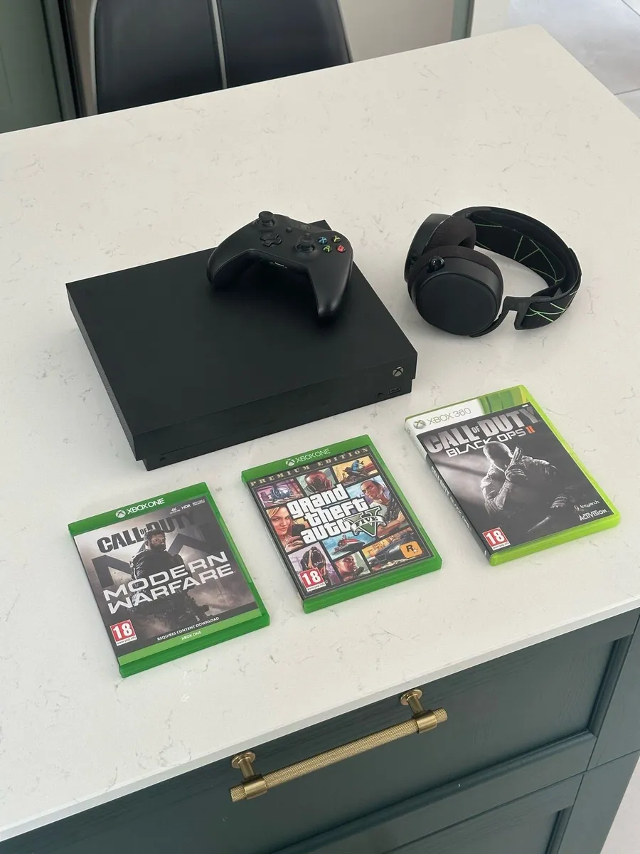 Xbox One X bundle - Image 2