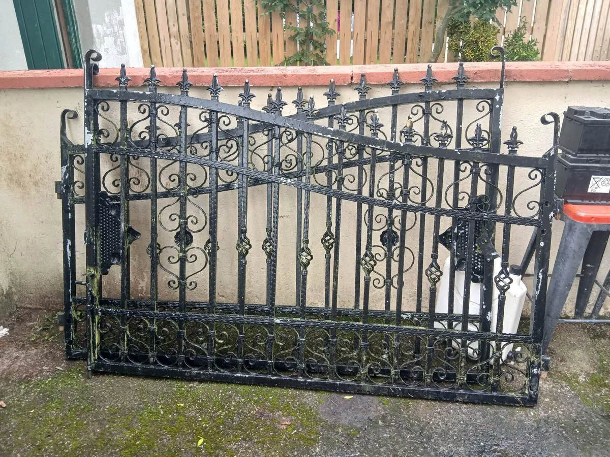 Gates - Image 1