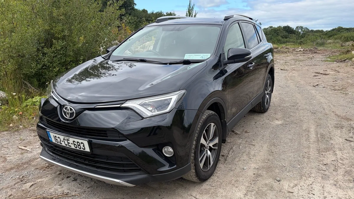162 RAV4 damaged - Image 3