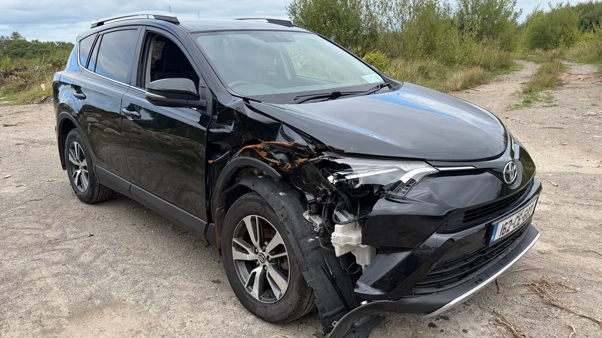 162 RAV4 damaged - Image 1