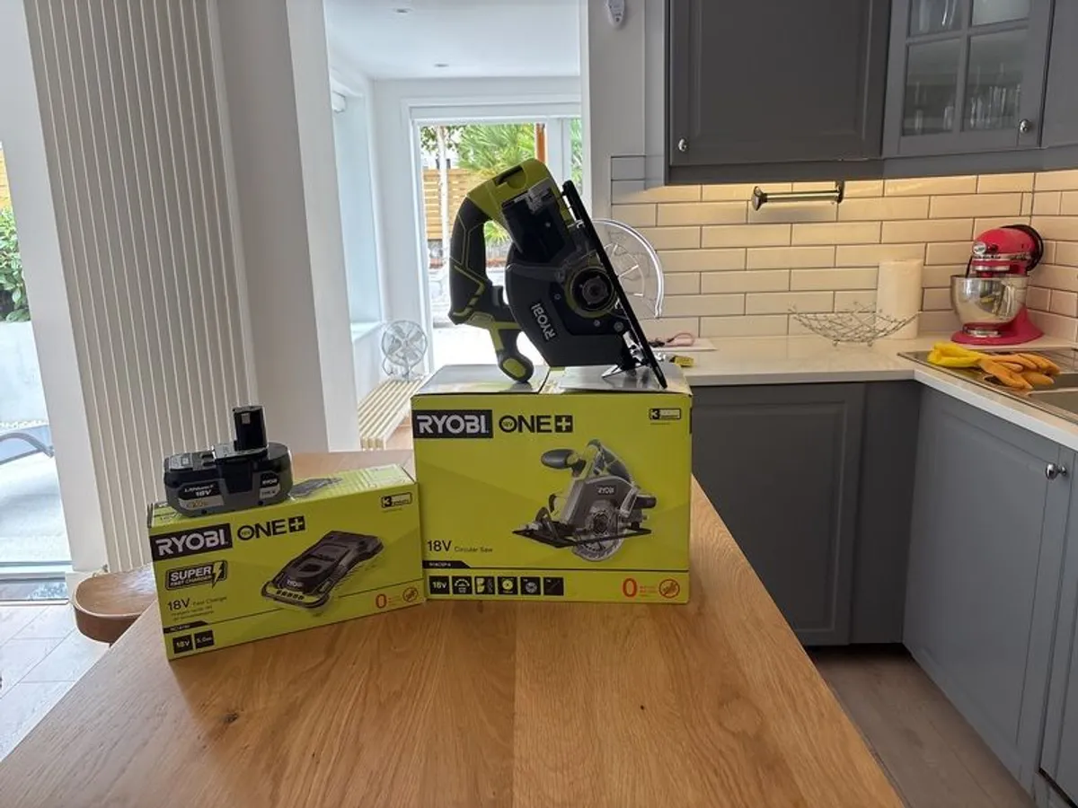 Circular saw, battery & charger - Image 1