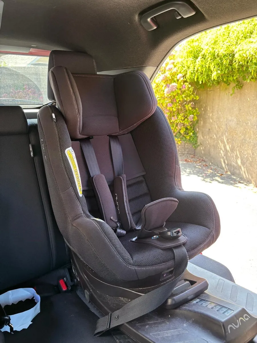 Nuna Rebl Car seat - Image 1