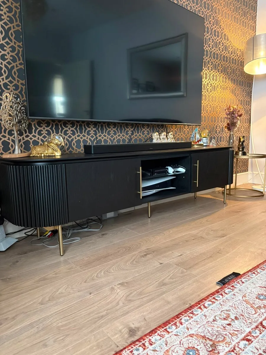 TV Unit - Image 1