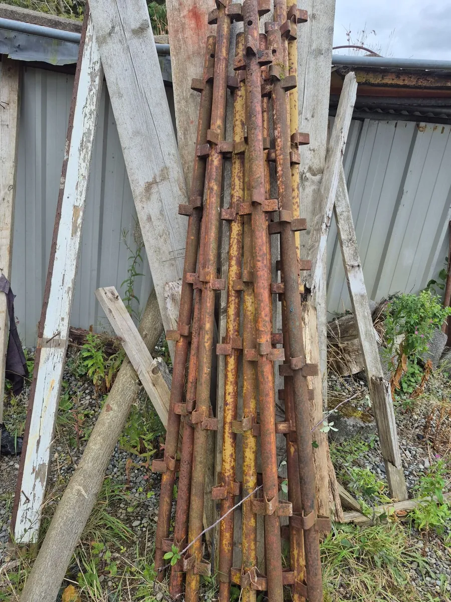 2nd. hand scaffolding - Image 2