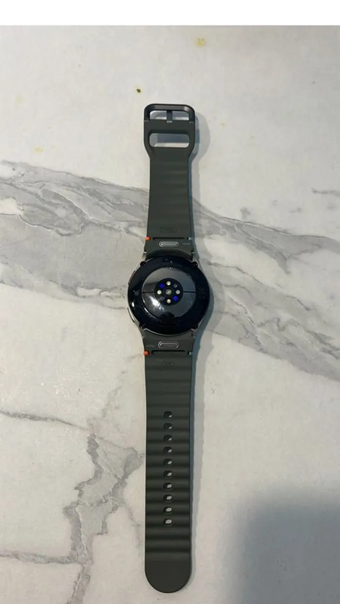 Samsung Galaxy Watch7 40mm Bluetooth SM-L300 + Charger - Image 3