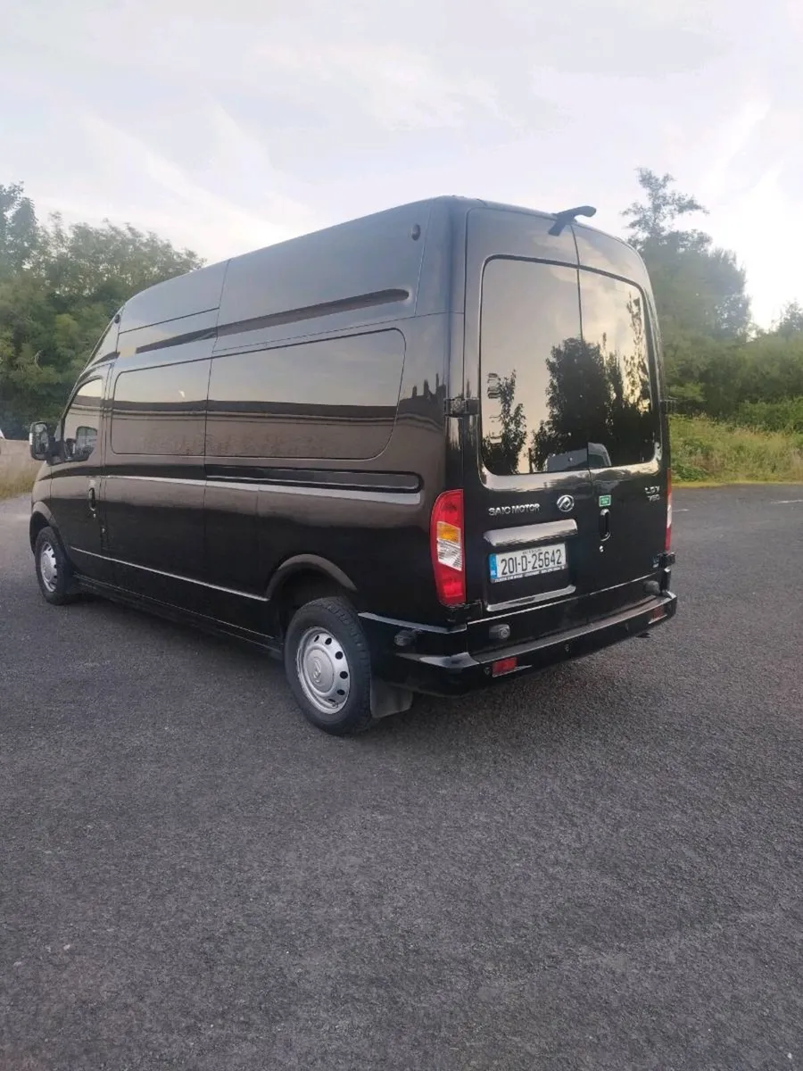 Bus - Image 3