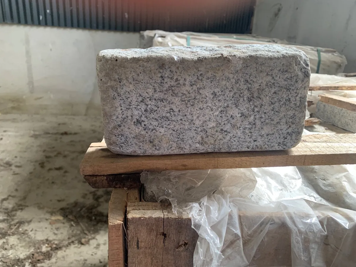 Granite cobble bricks - Image 1