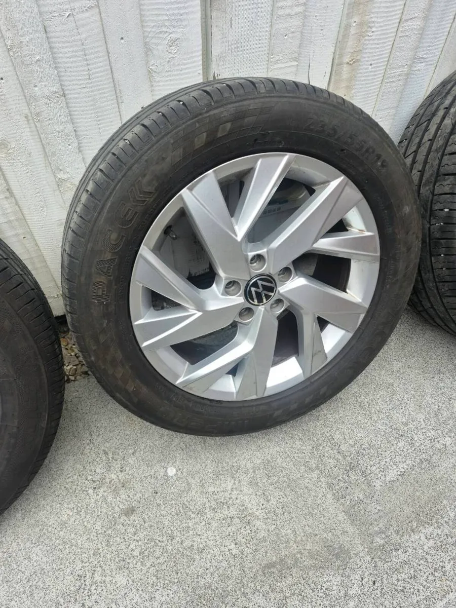 18" Volkswagen Tiguan Alloys and Tyres - Image 3