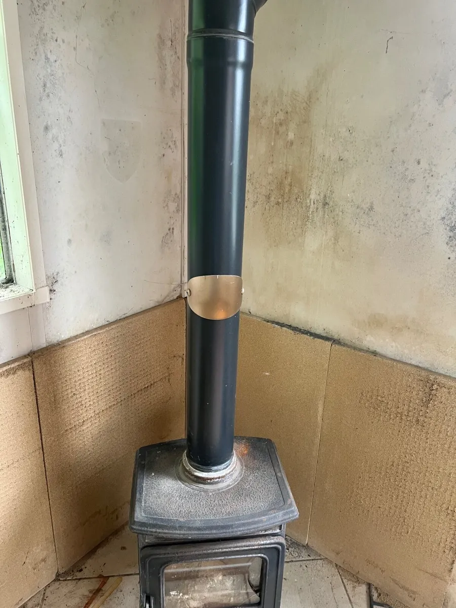 Stove and flue - Image 3
