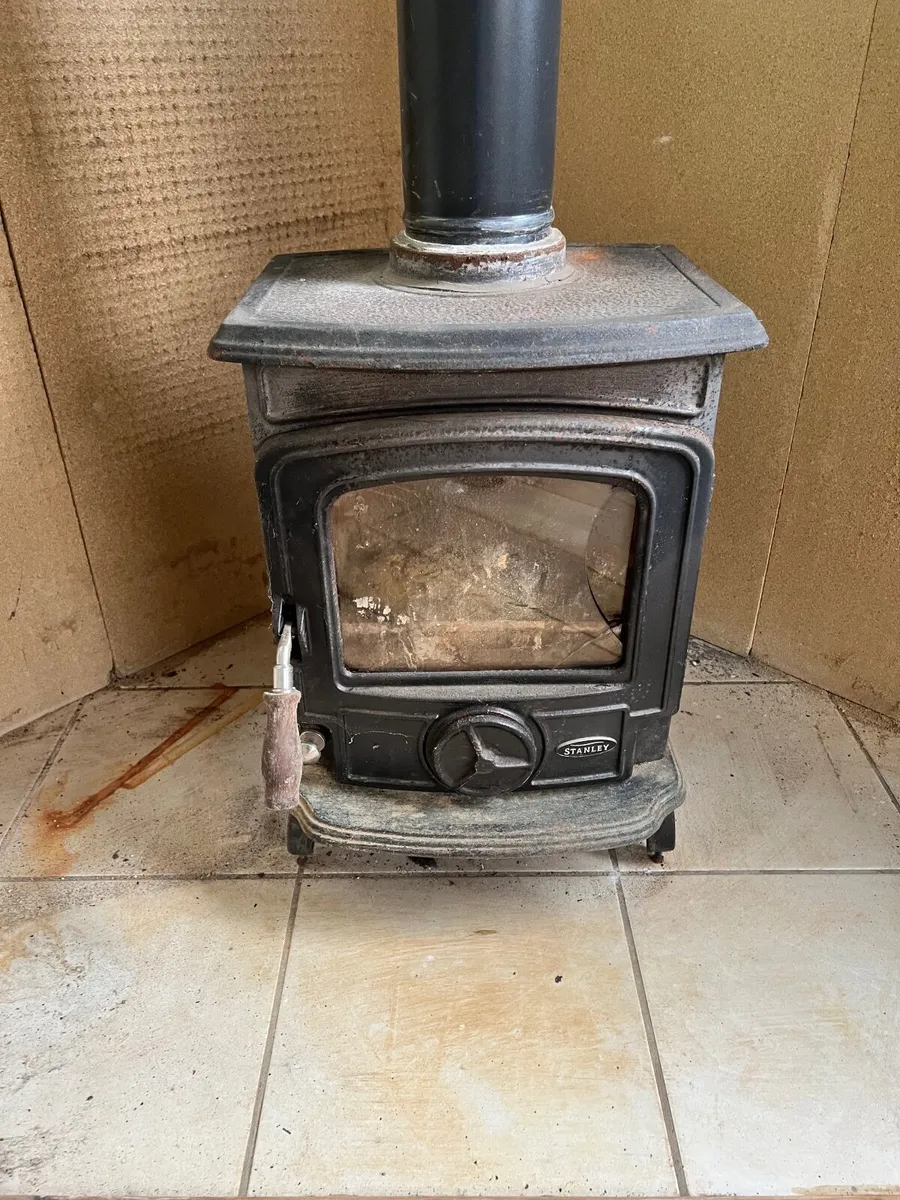 Stove and flue - Image 4