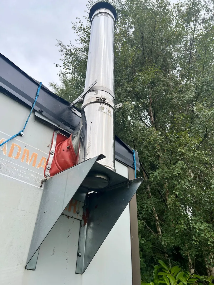 Stove and flue - Image 1