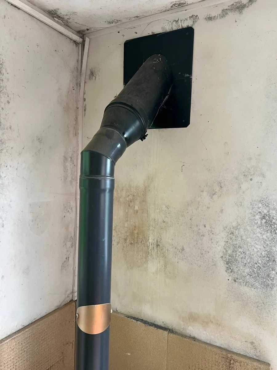 Stove and flue - Image 2