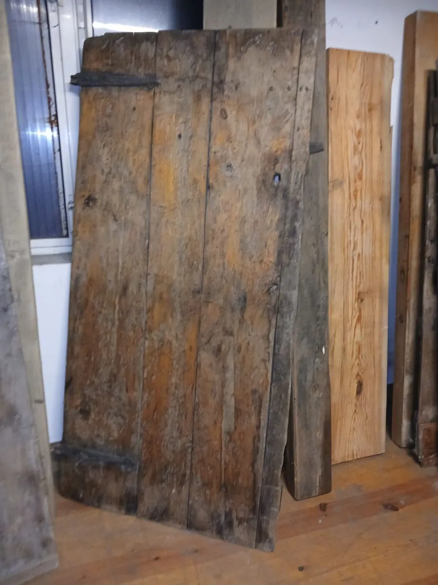 🚪 AN EXCEPTIONAL RANGE OF RECLAIMED DOORS - Image 3