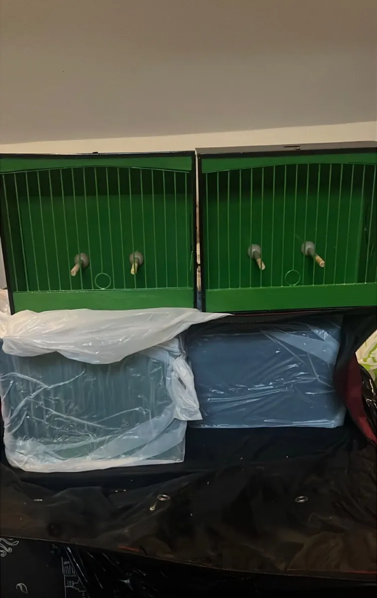 Show cages