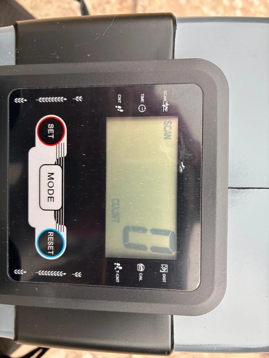 Foldable Rowing Machine - 10 resistance levels. - Image 4