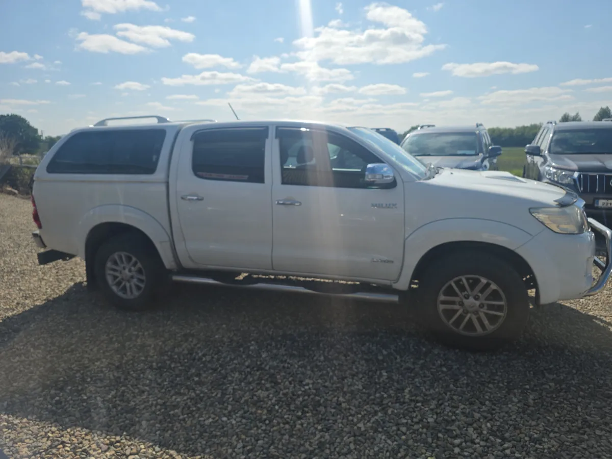 Toyota Hilux 3.0 D4D Invincible - Image 3