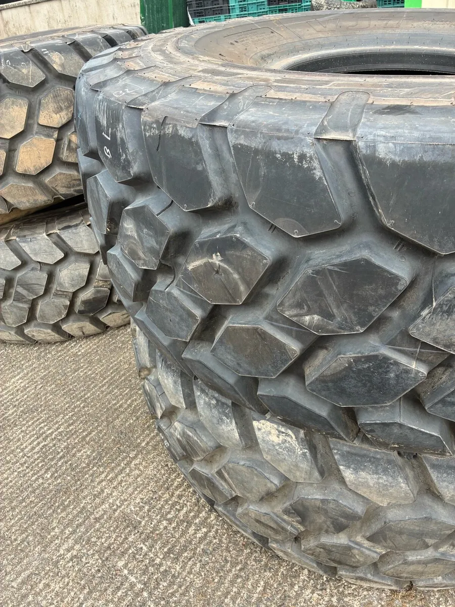 Bridgestone 26.5/25 moxy / shovel tyres - Image 4