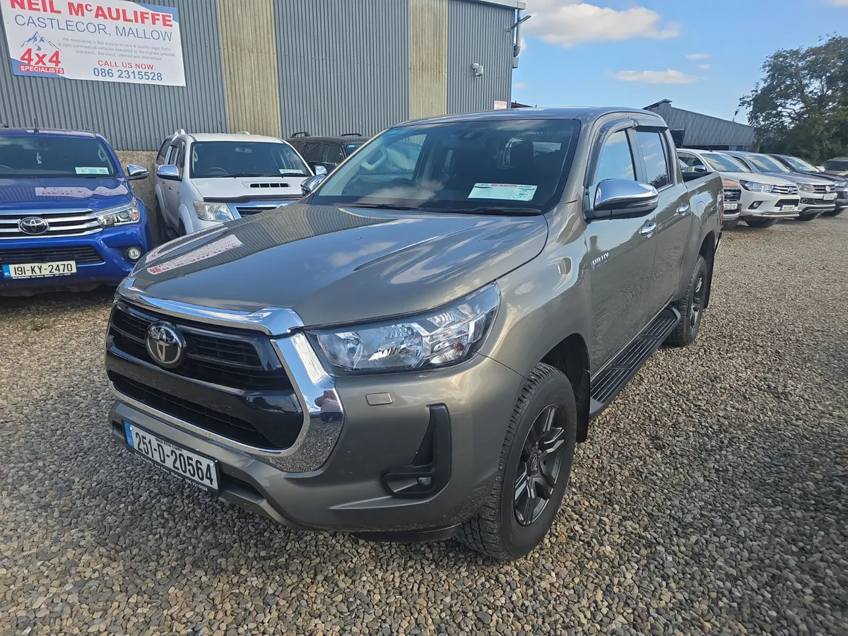 Toyota Hilux 2.8 D4D SR5 204Bhp - Image 4
