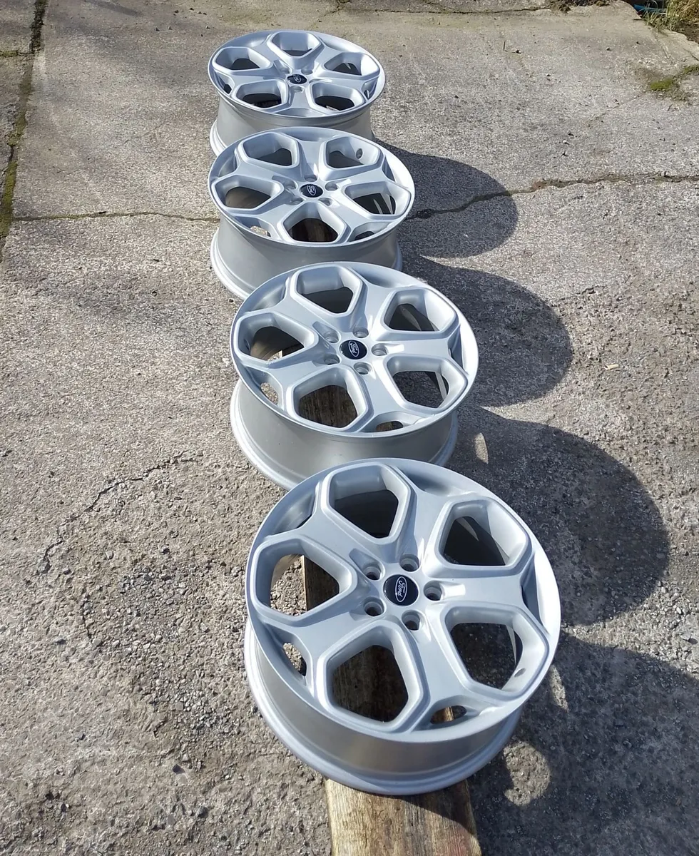 Original Ford Focus ST 18" nowflake alloys 5-108 - Image 2