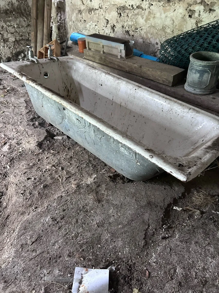 Bathtub Cast Iron - Image 1