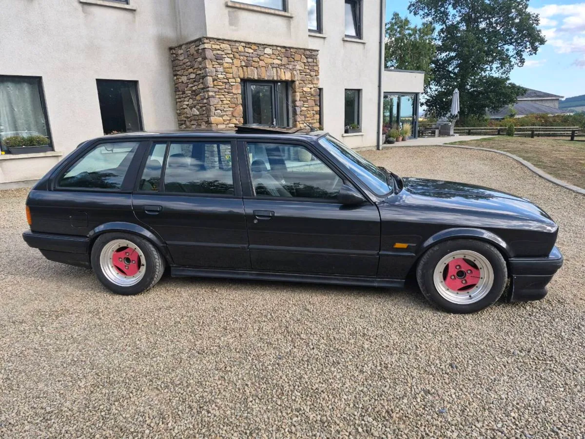 BMW 325i Touring - Image 1