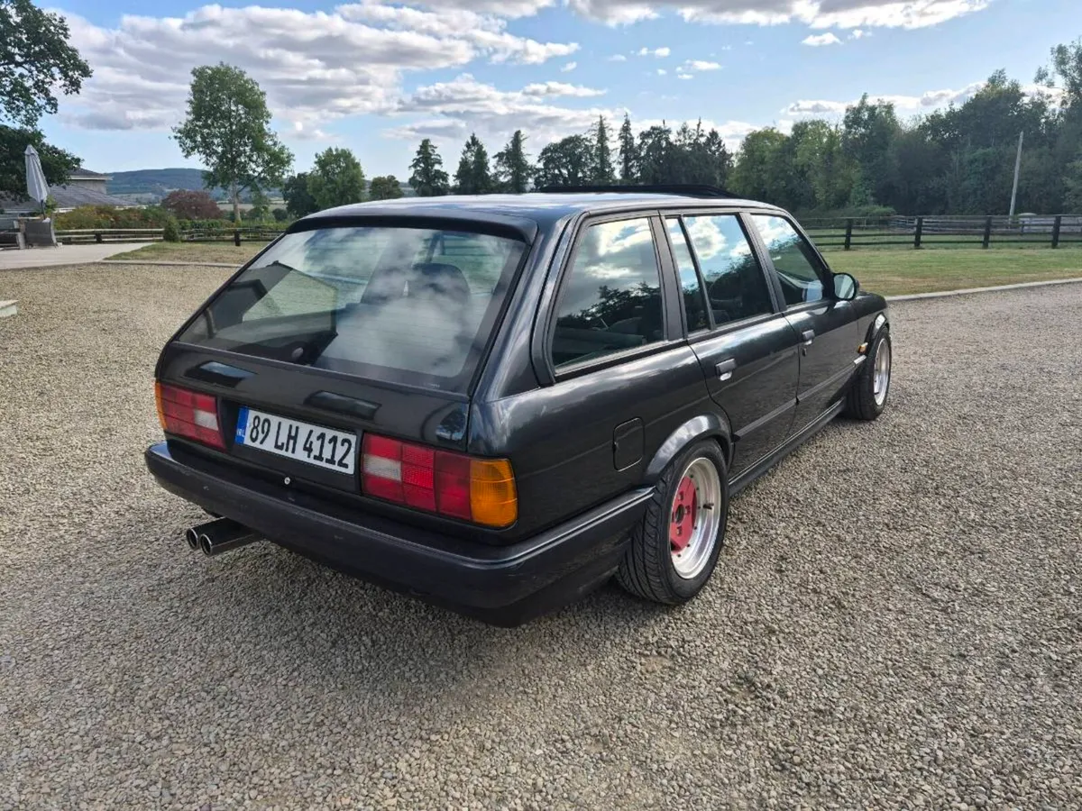 BMW 325i Touring - Image 4