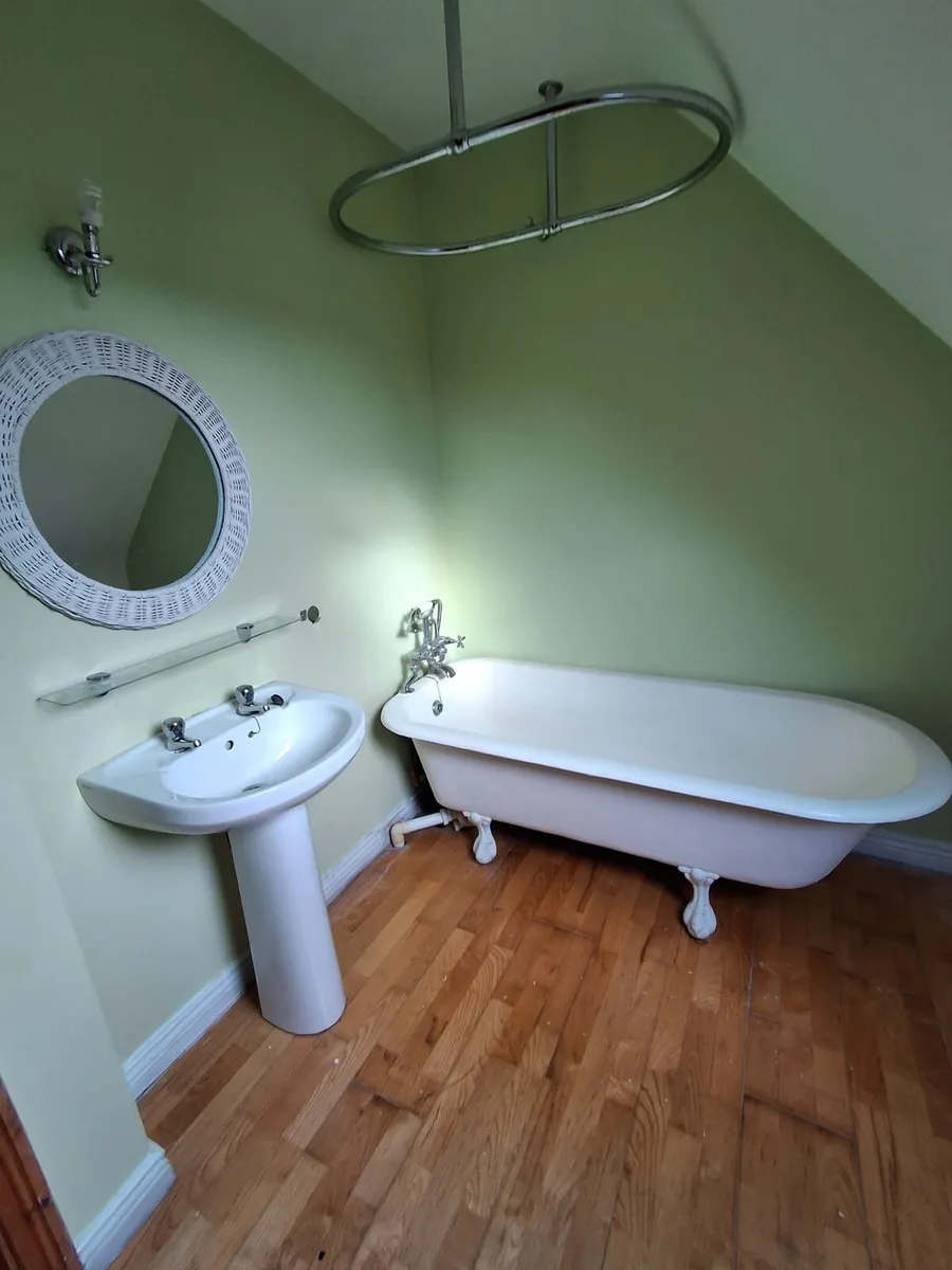 Carron cast iron bath - Image 1