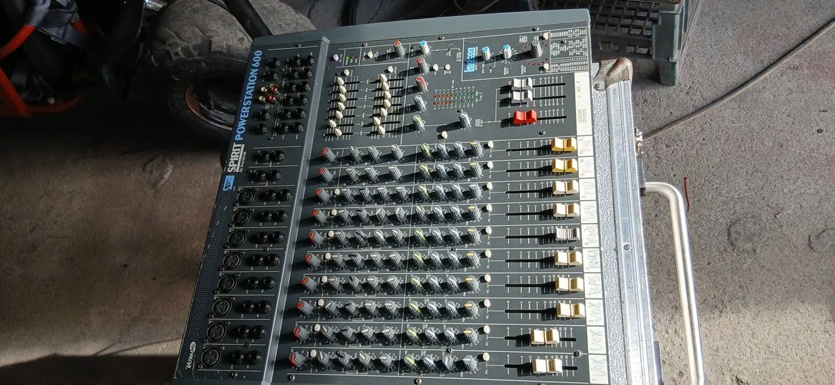 Wharfdale Titan 15 ..Spirit 600watt sound craft - Image 2