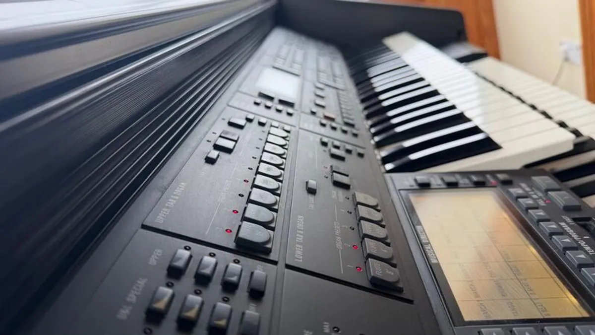 Technics SX-GX5 Organ with bench, Manual, Sheet Music and more. - Image 3