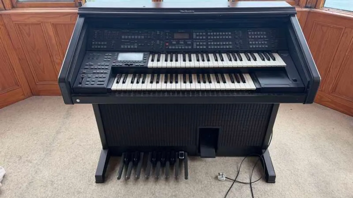 Technics SX-GX5 Organ with bench, Manual, Sheet Music and more. - Image 1