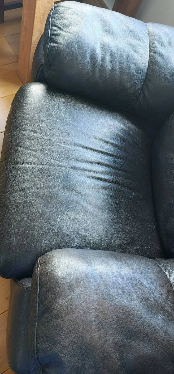 Leather recliner - Image 3