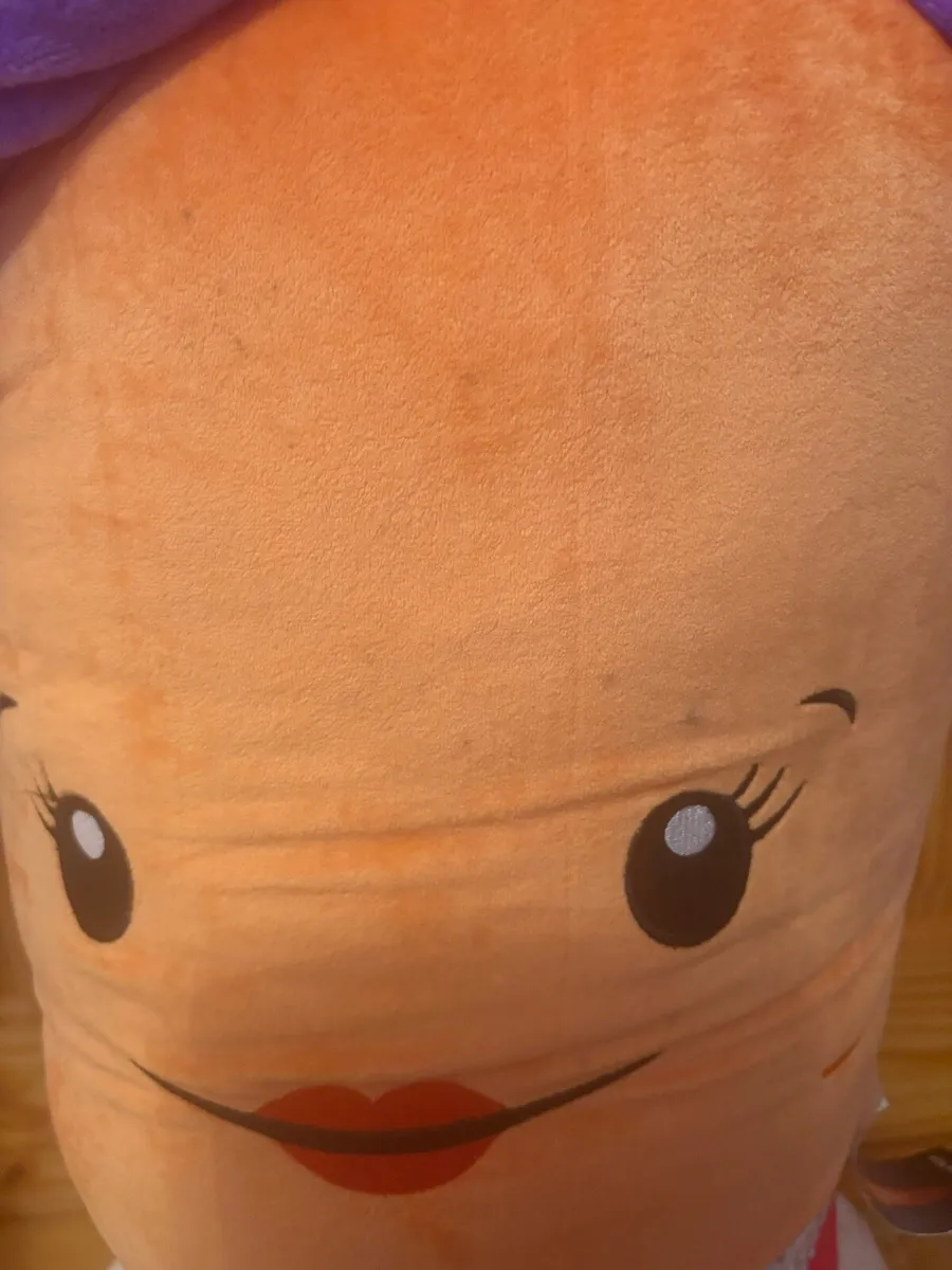 Katie The Carrot Greatest Showman Giant Plush - Image 2