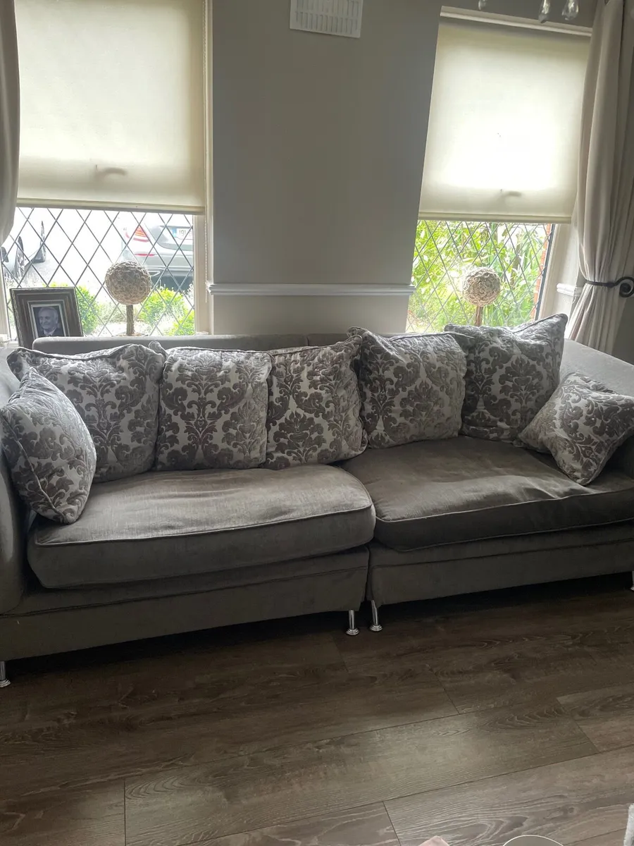 Sofa 4 seater with feathered cushions - Image 1