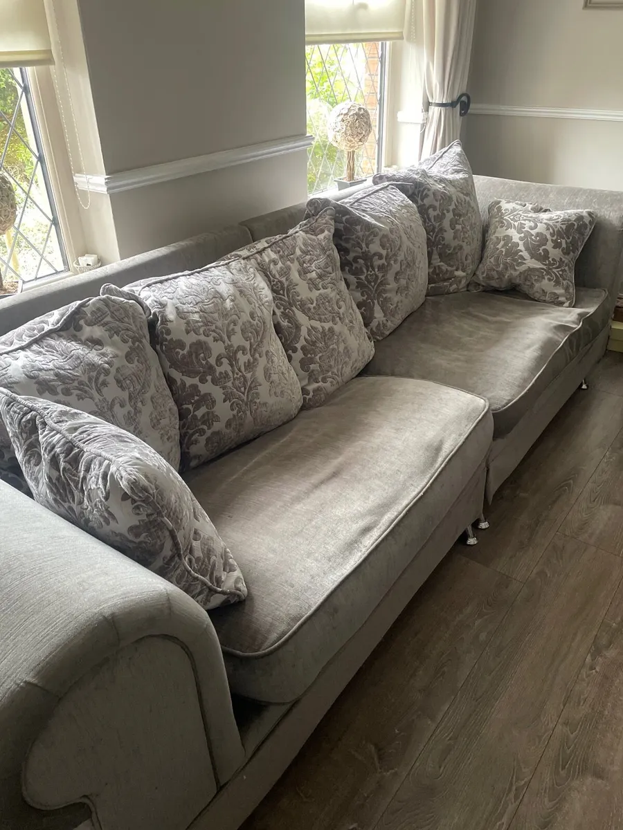 Sofa 4 seater with feathered cushions - Image 2