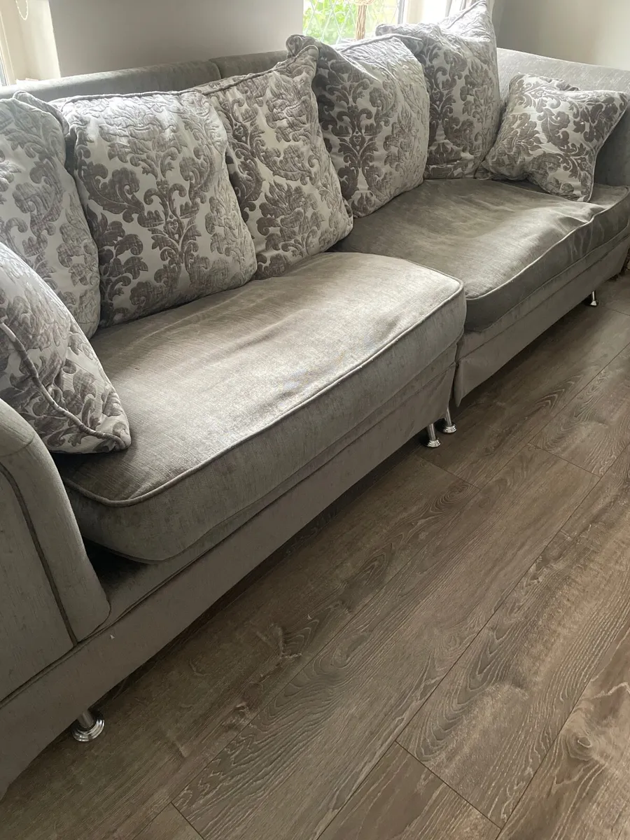 Sofa 4 seater with feathered cushions - Image 4