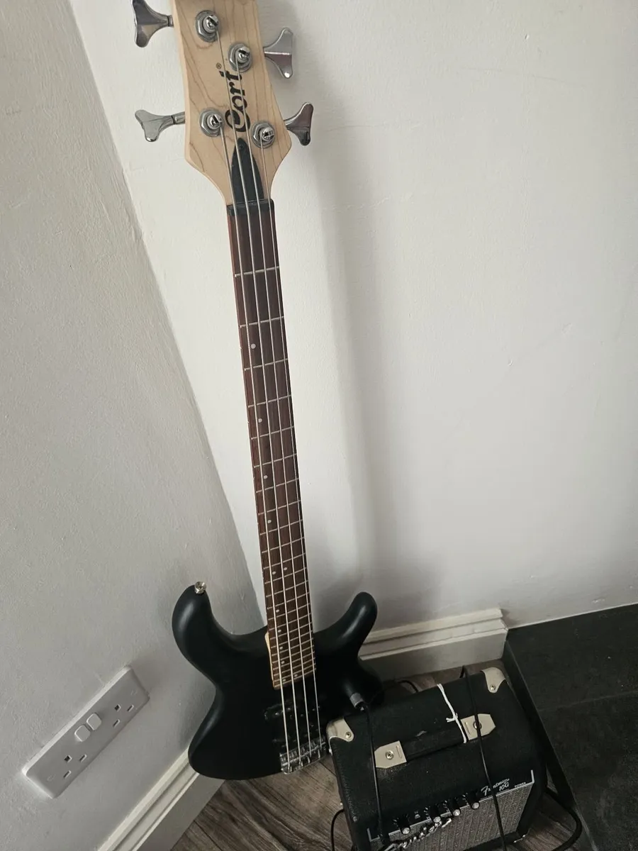 Bass guitar cort comes with a fender amp - Image 3