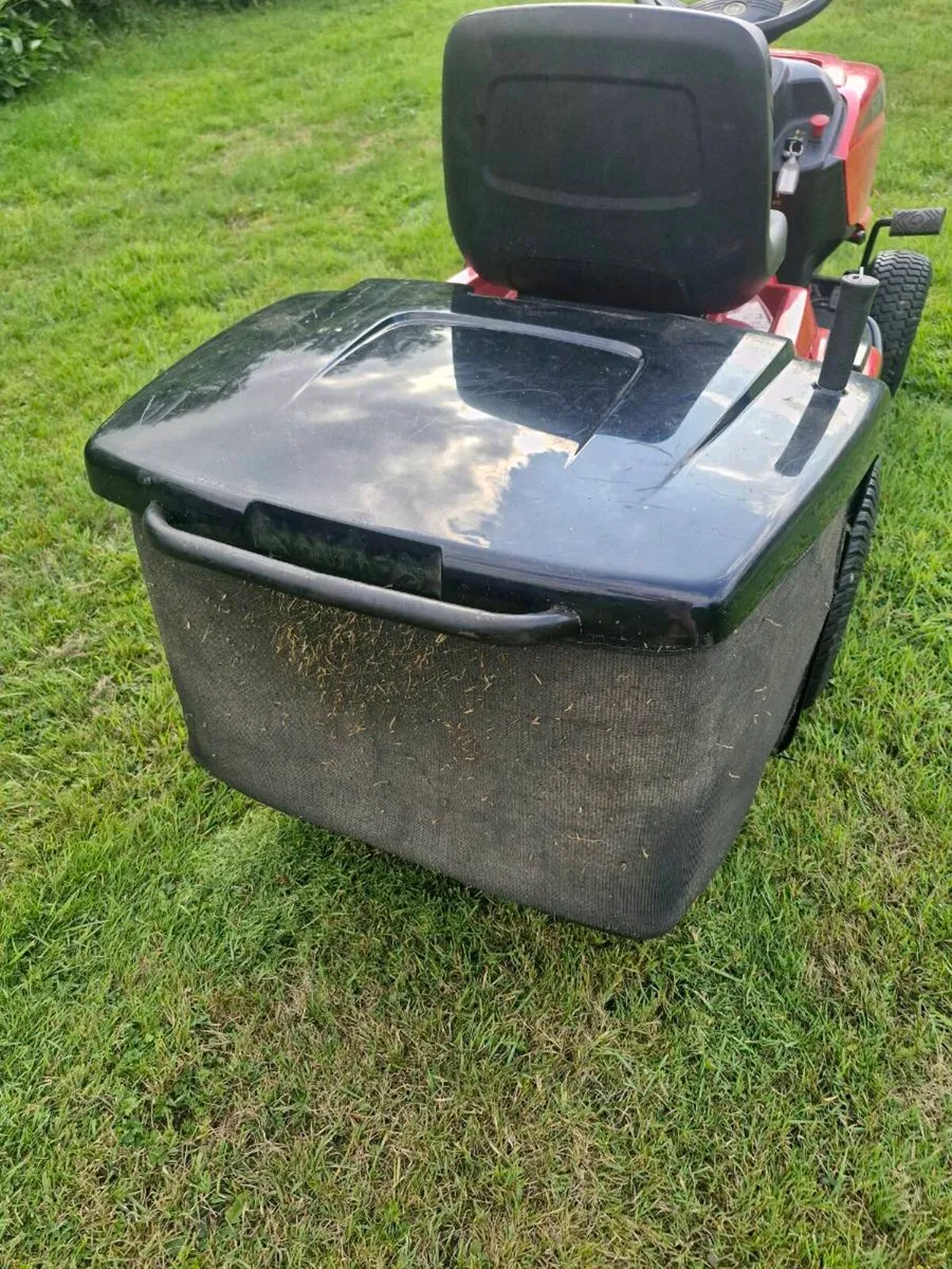 Castlegarden 2014ride on mower Delivery available - Image 4