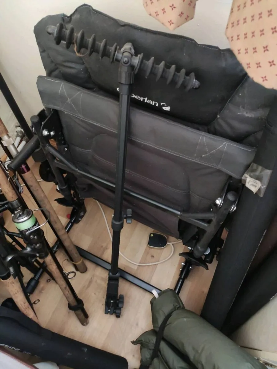 Fishing chair with feeder arm - Image 4