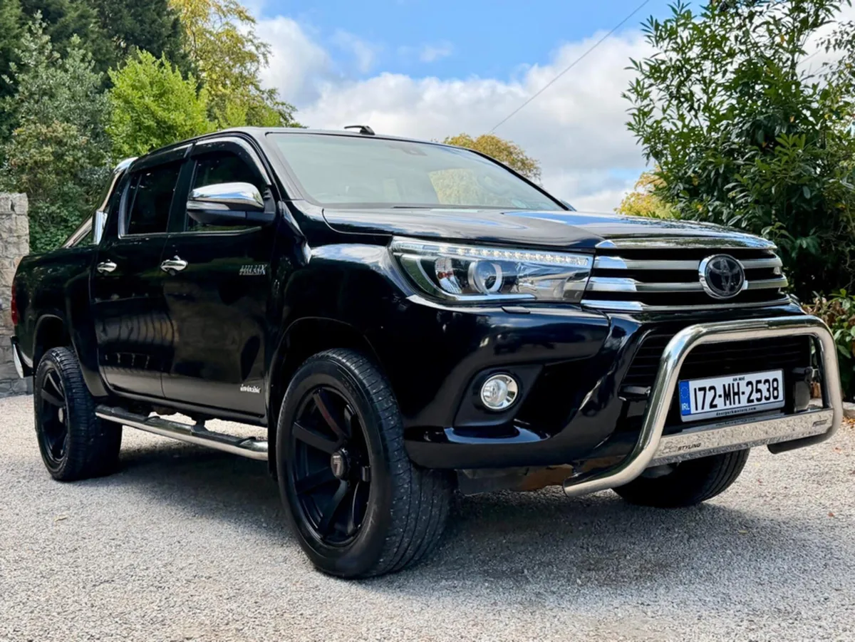 Toyota Hilux D-4D INVINCIBLE DC 4WD *Auto…Leather… - Image 1