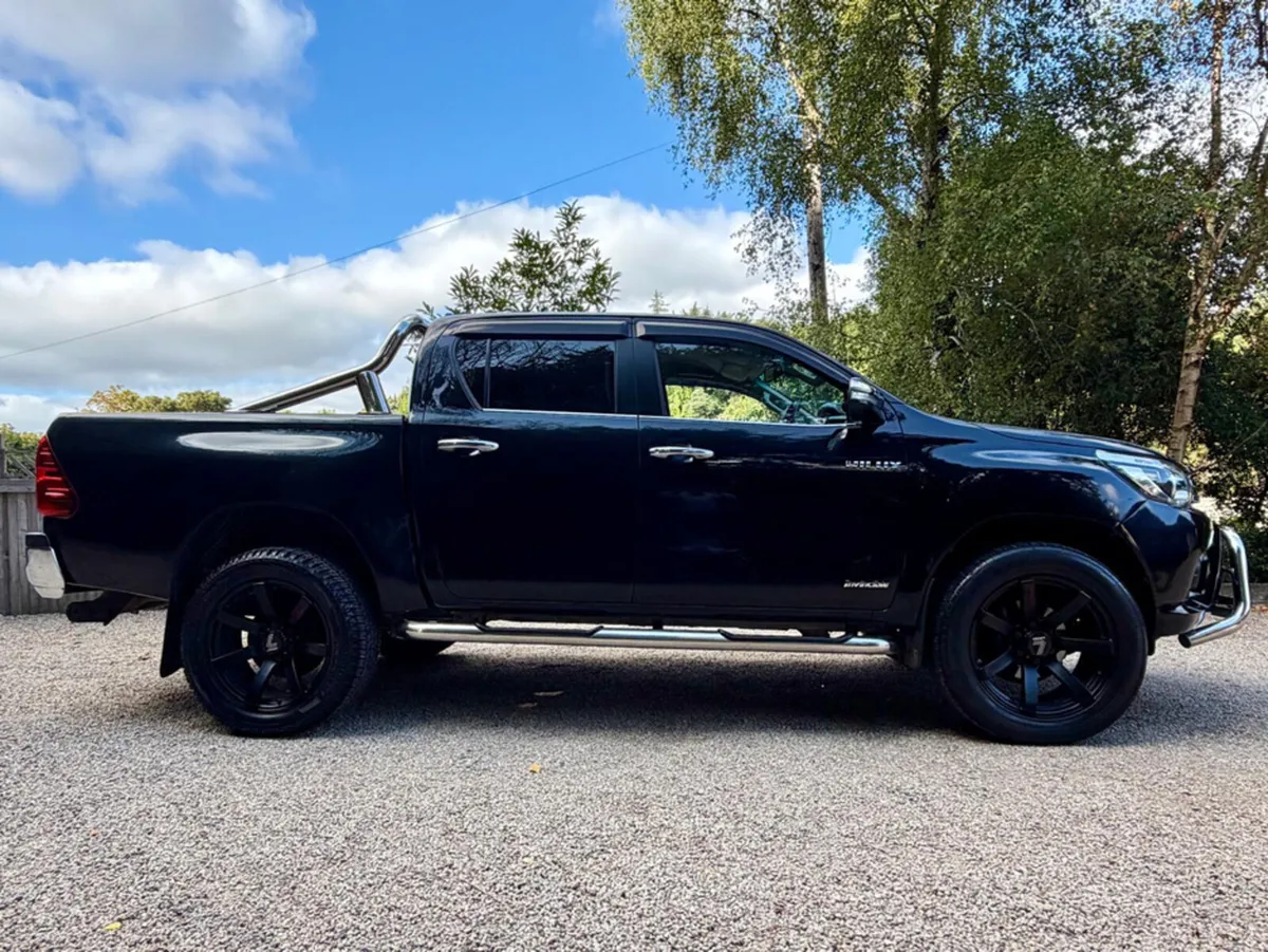 Toyota Hilux D-4D INVINCIBLE DC 4WD *Auto…Leather… - Image 2